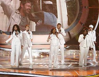 Apple Teams Up With Idol To Give Back