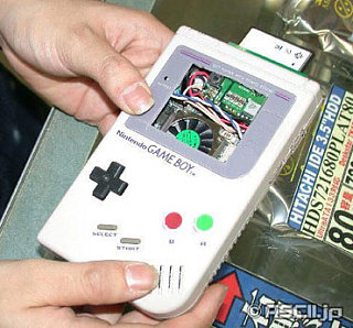 Geek Puts Complete Computer In His Gameboy