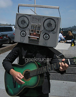 This Week On Geeksugar - Dually Talented Human Ghetto Blaster