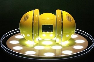Japanese Robot Gets Giggy With iPod Music