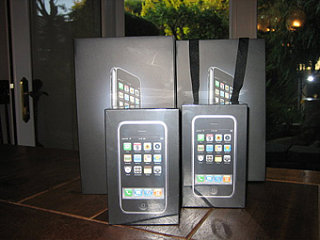 Macgirl Explores Her New iPhone