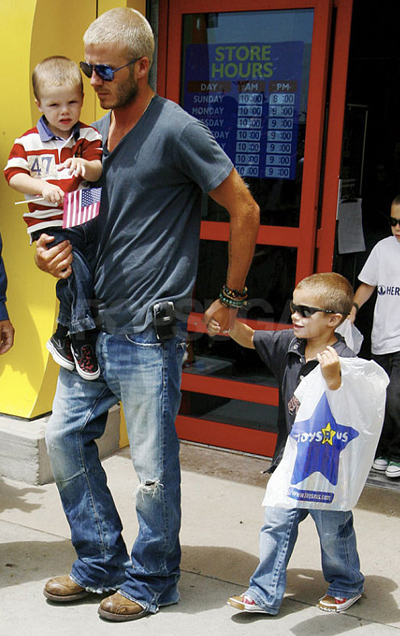 Love It Or Leave It: David Beckham With Cell Phone Clip