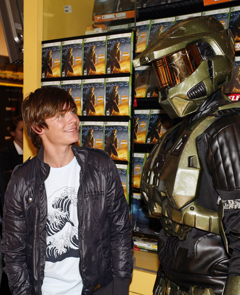 ZacEfron_Jean_14863897_600 ZacEfron_Jean_14863897_600