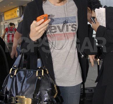 Match The Celeb With The Cell Phone Match The Celeb With The Cell Phone