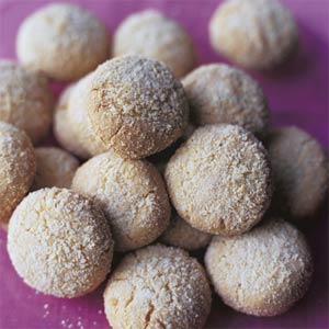 Feed Your Almond Craving With Almond Cookies