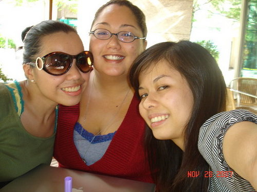 3 Girls and a Coffee shop
