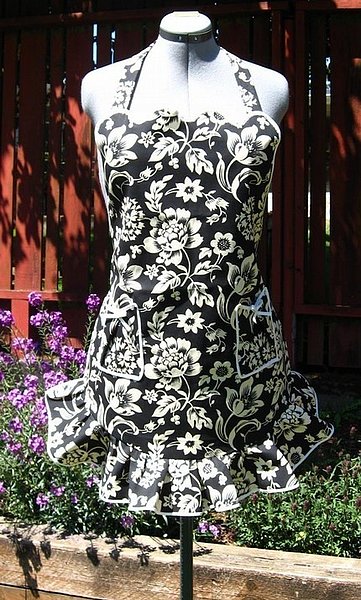 Bellissima Hostess Apron in Ebony and Bone 