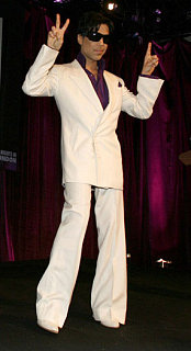 Beauty Byte: Prince Launching a Signature Scent