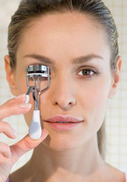 Do You Use an Eyelash Curler?