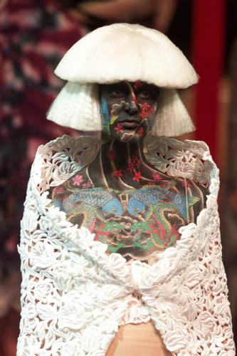 Runway Flashback! Alexander McQueen for Givenchy 2000 Fall/Winter Haute Couture