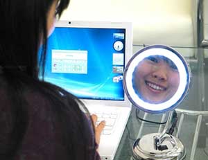 The usb mirror webcam that lights up!