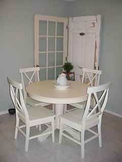 Su Casa: A Fresh-Start Breakfast Nook