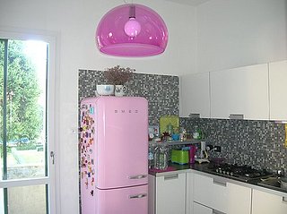 Midday Muse: Pretty Pink Fridge 