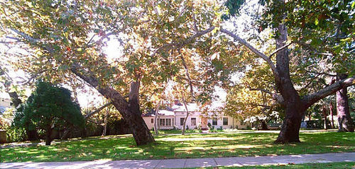 Kanye West To Sell His Beverly Hills Home