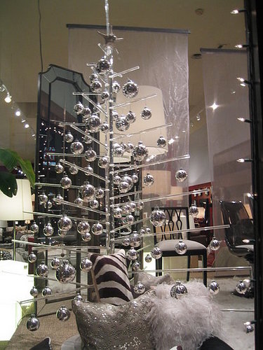 Nice and New: Aaron Thomas Acrylic Christmas Tree