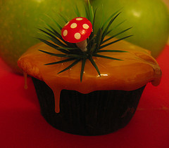 Caramel Apple Crisp Cupcakes