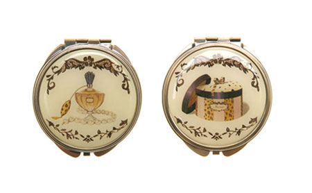 Cute Vintage-Style Compacts Cute Vintage-Style Compacts