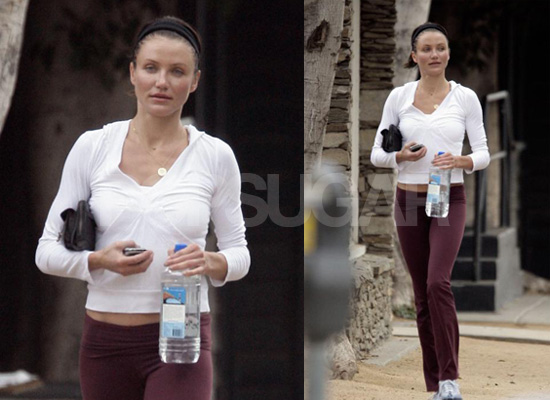 Cameron Diaz Is Not Afraid to use Props when Describing Her "Friend"