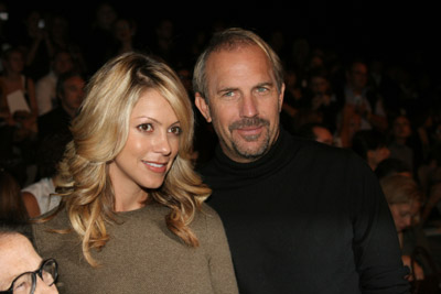 Sugar Bits - Kevin Costner and Wife Expecting