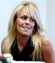 How should linds act at her mom's trial?