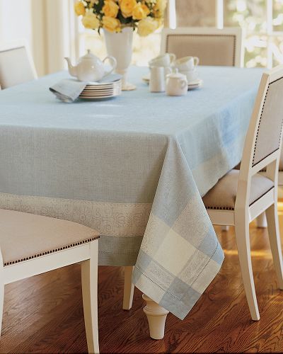 Are Tablecloths Too Old Fashioned? Are Tablecloths Too Old Fashioned?