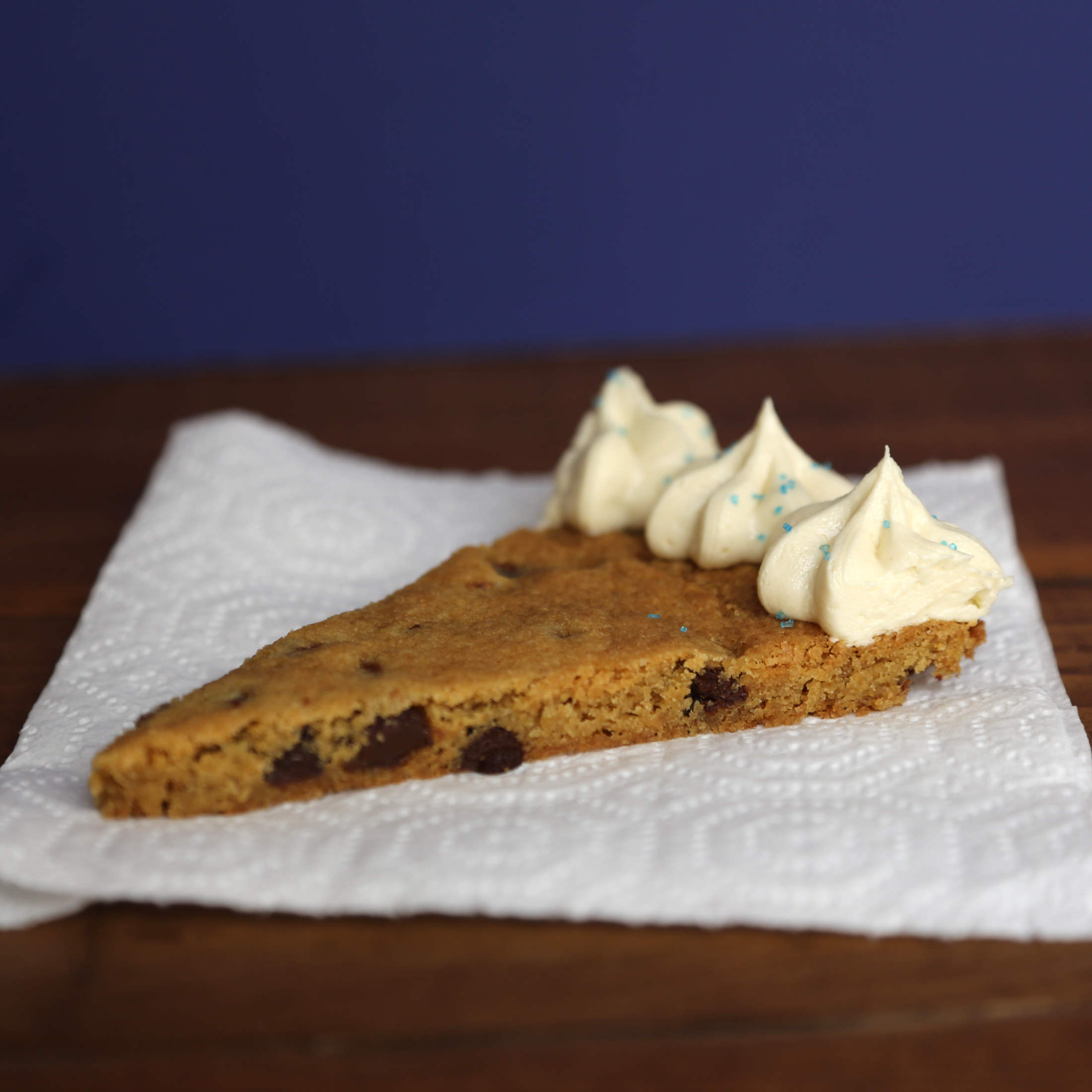 Low Calorie Chocolate Chip Cookie Cake - Lose Weight, Eat Pizza