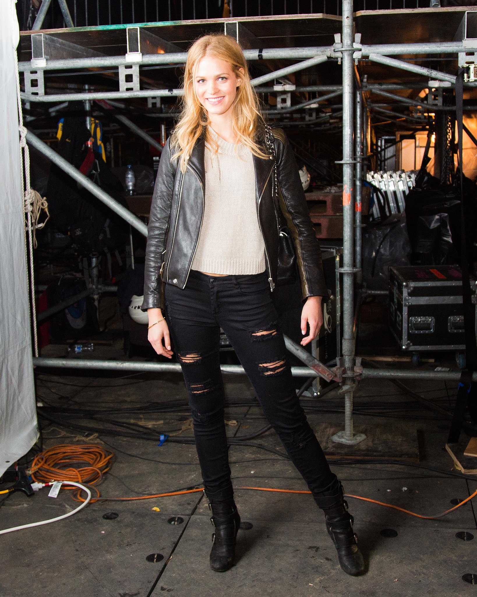 Erin Heatherton pitched in at the Global Citizen Festival in casual attire.